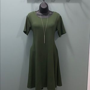 Short sleeve swing dress w/pockets 🌺